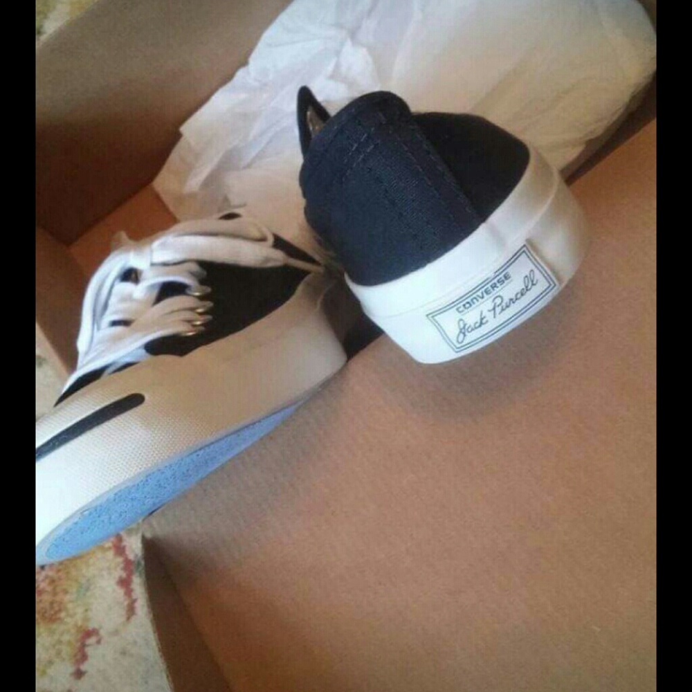 Converse - Picture 2 of 2